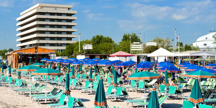 Dovolenka pri Rimini: hotel pri pláži, raňajky, polpenzia alebo plná penzia aj bazén a vírivka