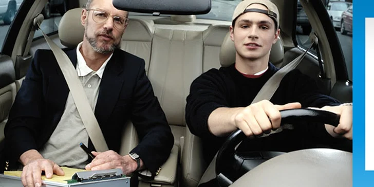 Přípravný kurz v autoškole pro získání řidičského průkazu skupiny B. Naučte se řídit pod dohledem zkušených a trpělivých instruktorů.