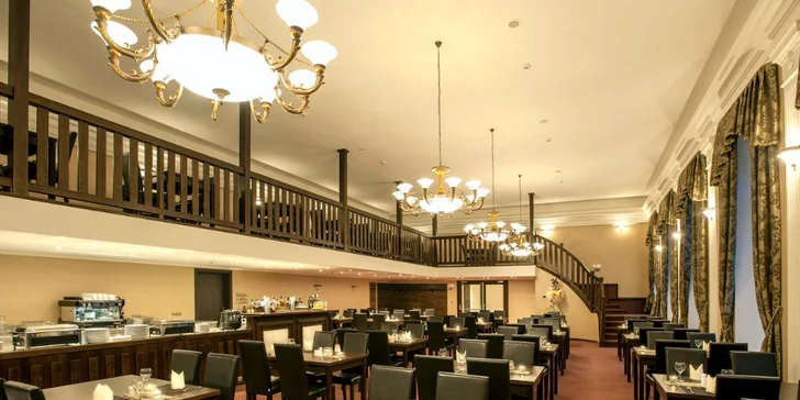 Restaurace vás dostane nejen honosným sálem a romantickou vyvýšenou galerií, ale i vytříbenými chutěmi zdejších pokrmů. 