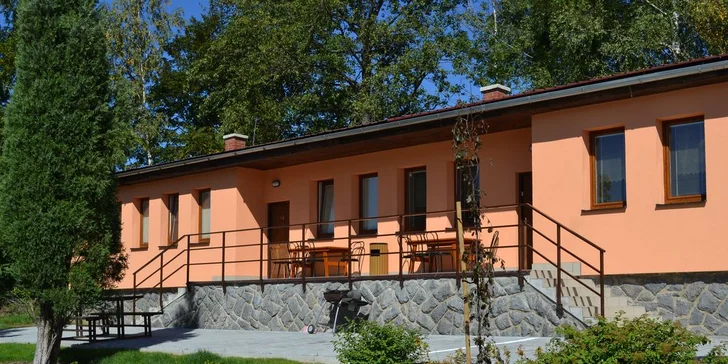 K dispozici je i 6 zděných, plně vybavených apartmánů/bungalovů.