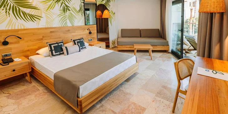 Všechny pokoje prošly v letech 2022⁠–⁠2024 modernizací a nabízejí centrální klimatizaci, satelitní TV, minibar, trezor i balkon. 
