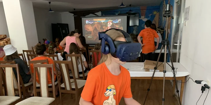 Jednou z najzaujímavejších atrakcií, samozrejme až po známych youtuberoch, bude herňa s virtuálnou realitou či XBOX-om. 