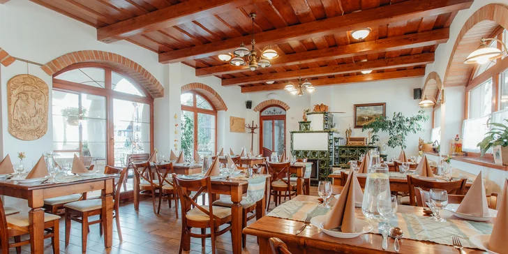 Restaurace v hotelu voní regionálními specialitami.