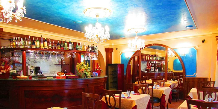 V hotelové restauraci vás každý den pohostí bohatou snídaní a večeří.