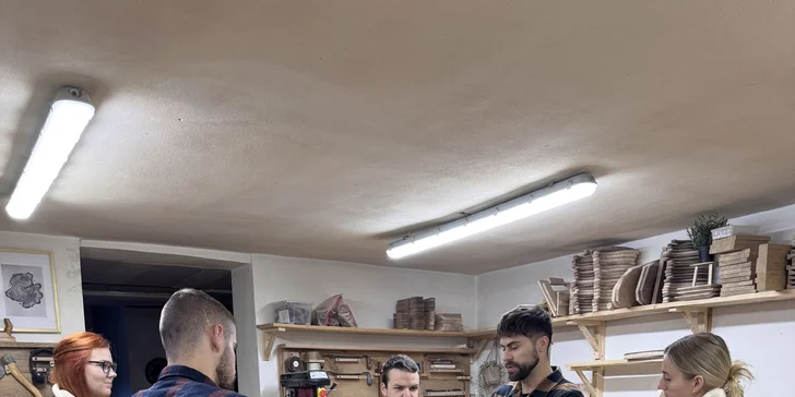 Naučíte se pracovat s nástroji a dřevem jako pravý řemeslník.