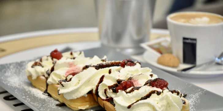 Sladkou dobrotu si vyberete ze 4 lákavých druhů s ovocem, nutelou i pomazánkou z lotusek.