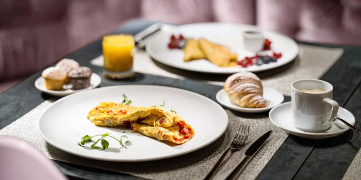 V cene pobytu sú zahrnuté raňajky v elegantnej hotelovej reštaurácii a pohárik prosecca na privítanie.
