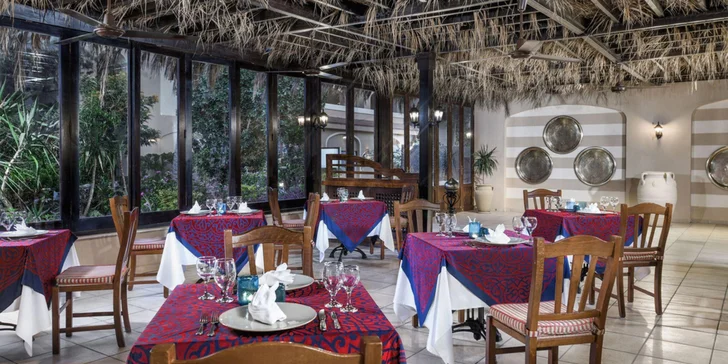 Kromě hlavních restaurací se show-cooking stanicemi máte k dispozici hned několik specializovaných à la carte podniků.