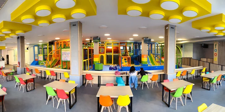 Na ploše přes 600 m2 se rozprostírají nejrůznější překážky a zábavní prvky.