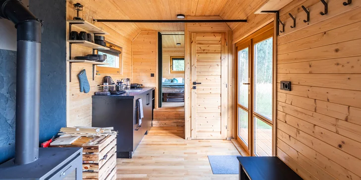 Tohle ubytování snoubí přírodní materiály s lehkým nádechem luxusu.