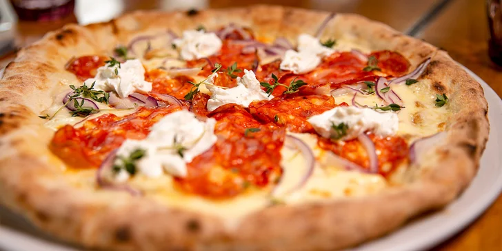 Vstup na Žižkovskou věž a pizza podle výběru v restauraci Miminoo