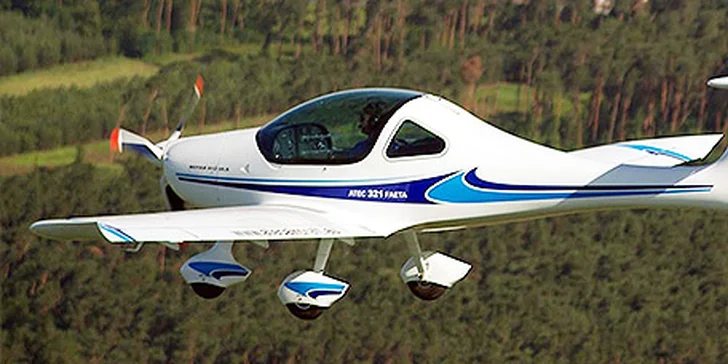 Kontrolovat vás bude zkušený pilot, který vás nejprve seznámí s letadlem.