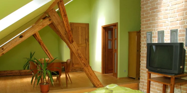 Televize není všude, ale pokud o ni máte zájem, nahlaste to už při rezervaci. 