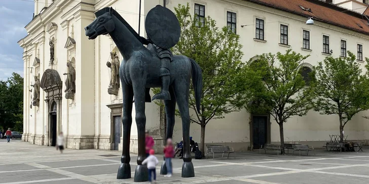 Připravte se na výzvu, kde každá ulice může skrývat klíč k vyřešení záhady.