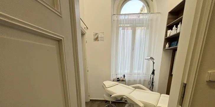  V karlínském salonu Kosmetika-Iryna Rybchynskaya si odpočinete při ošetření dle výběru. 