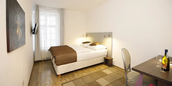 Ubytujete sa v dvojlôžkovej alebo viaclôžkovej izbe Standard. K dispozícii je minibar, set na prípravu kávy a čaju, TV a Wi-Fi.