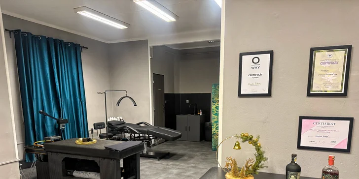 Balíček Relax ceremony zahrnuje jak trichologické vyšetření, tak čištění a masáž obličeje nebo relaxační mytí vlasů.