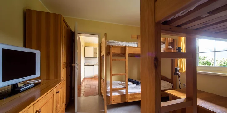 Každý apartmán má vlastnú TV.