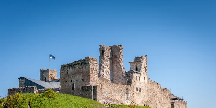 Na výlet se vydejte třeba na Levický hrad.