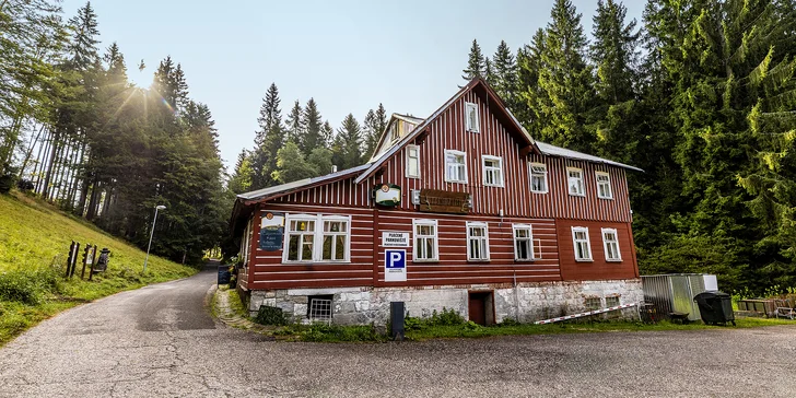 Za turistikou do Krkonoš: horská chata na okraji Harrachova, polopenze