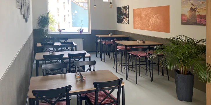 Rezervace není potřeba, prostě se stavte a předložte kód voucheru.