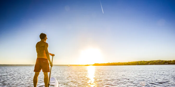 Poteší aj 50 % zľava na zapožičanie paddleboardov (požičovňa v areáli hotela)