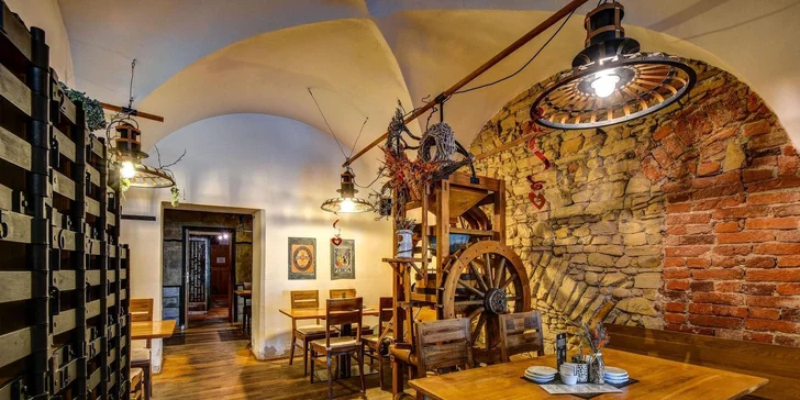 O vynikající pivo a jídlo tady nebude nouze.