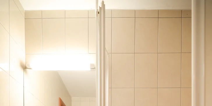 Samozřejmostí je samostatná koupelna se sprchovým koutem nebo vanou.