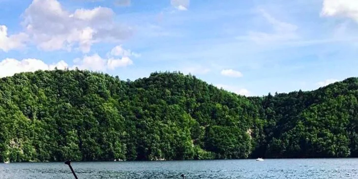 Až se dosyta vyskáčete, půjčte si paddleboardy.