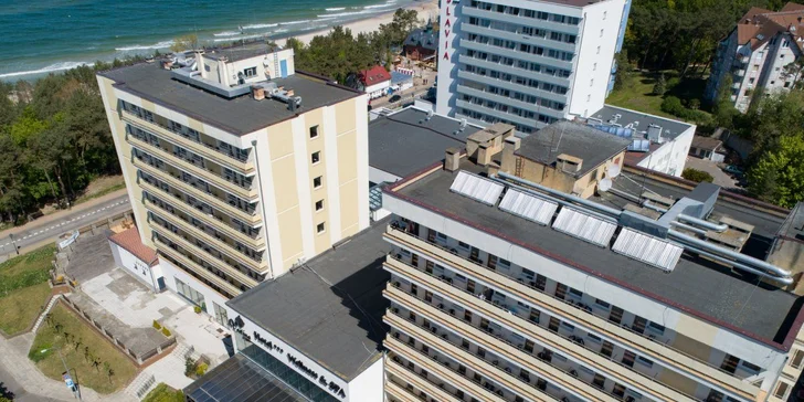 Hotel stojí na hlavní městské kolonádě, blízko pláže a hned u Volyňského národního parku. 
