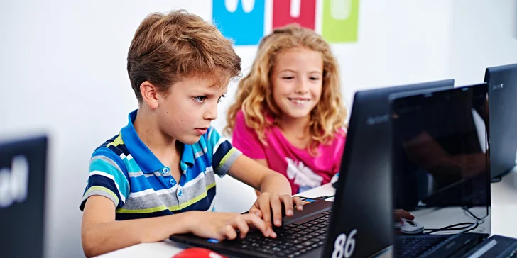 Počítačové workshopy pro děti: generativní AI, Minecraft a Roblox, 3D design nebo ilustrace