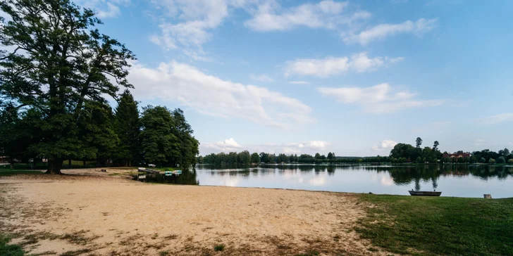 Takhle krásnou pláž bez turistů byste u moře hledali jen stěží. 