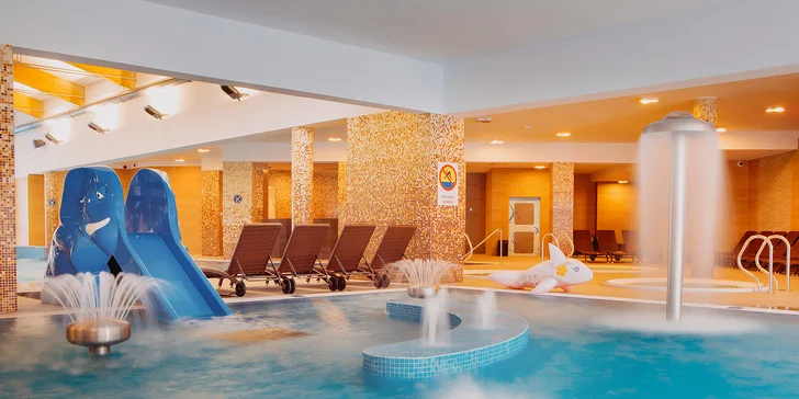  V aquaparku se těšte na bazén, skluzavku, tobogán, vířivky a relaxační místnost.