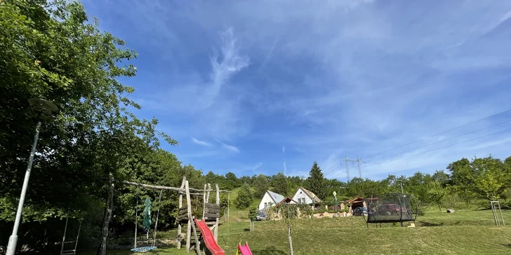 Hřiště využívá co nejvíce přírodní prvky.