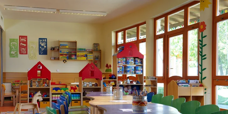 Praktická je oddělená hrací zóna pro nejmenší, abyste neměli strach, že je starší děti nechtěně porazí.  