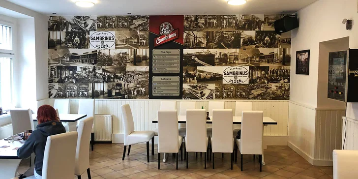 Restauraci navíc najdete jen kousek od zastávky Dobrovského. 