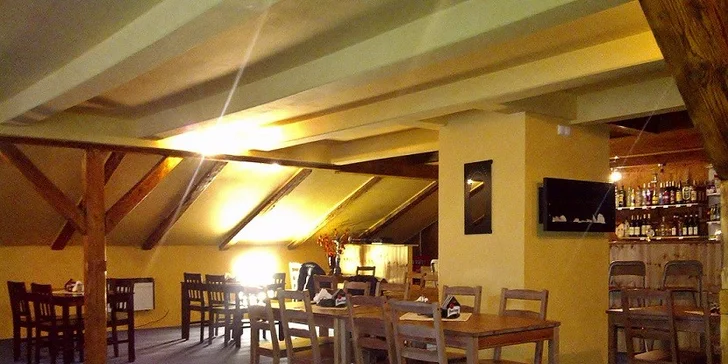 Přímo v penzionu je restaurace, kde se dají přikoupit snídaně, obědy i večeře.
