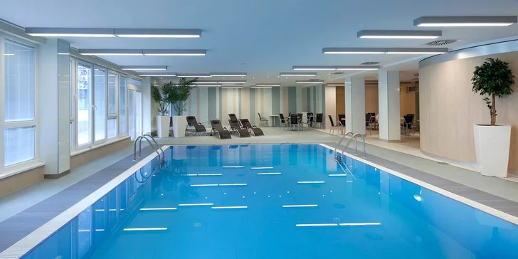 Co nejdete hotelovém wellness? Klasickou suchou finskou saunu s teplotou 93 °C i tropickou saunu s teplotou 70°C a vlhkostí 40 %.