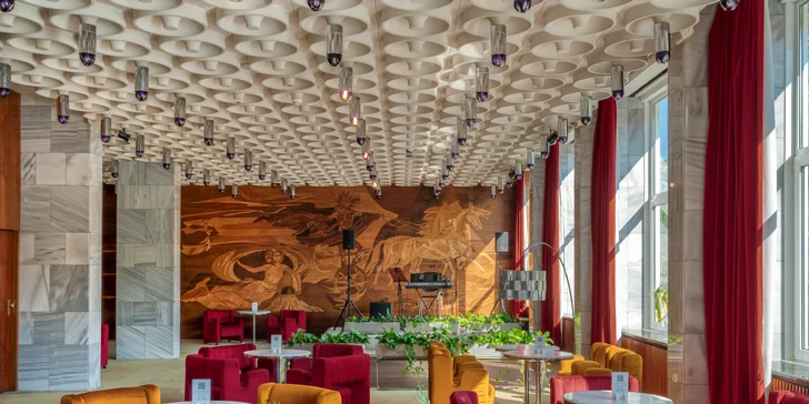Pro chvíle pohody je v hotelu připravena také Ciklámen Espresso Café, kde si můžete vychutnat aromatickou kávu.