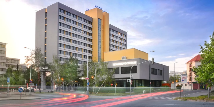 Pobyt v kongresovém hotelu v Praze se snídaní, 100 m od metra Budějovická