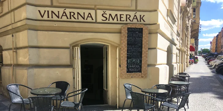 Ve vinárně Šmerák najdete kompletní lahvovou produkci a 6 druhů sudového jakostního vína Vinařství Šmerák, což je rodinná firma se sídlem v Hruškách na jižní Moravě. 