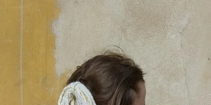 Na výběr je i hodinový kurz výroby falešných dredů. 