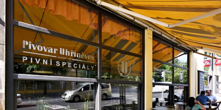 Vyrazte s přáteli do parku: piknik s miniburgery, dezertem i proseccem či pivem