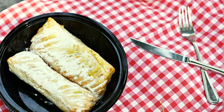 Vyrazte s přáteli do parku: piknik s miniburgery, dezertem i proseccem či pivem
