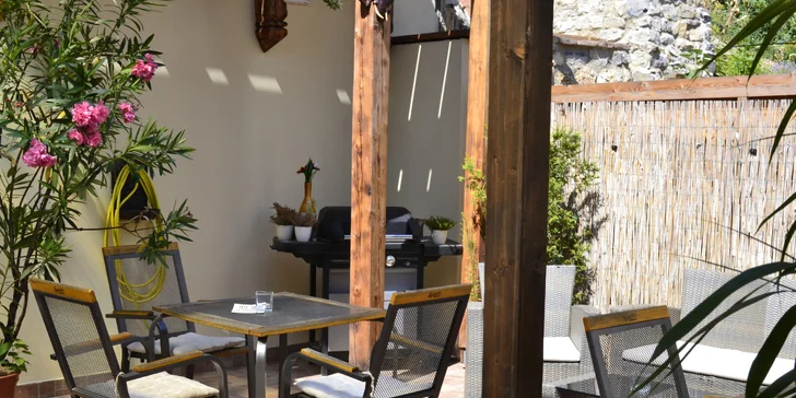 Hostina na Karlštejně: koleno metodou sous vide pro 2 osoby