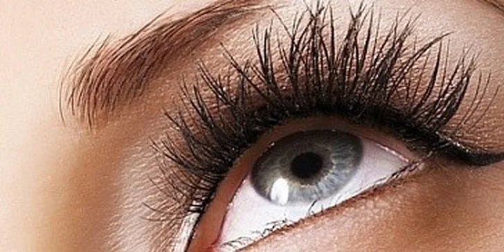 Prodlužování řas umělými řasami