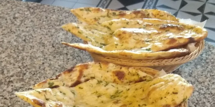Indické menu pro dva: vegetariánské nebo kuřecí speciality podle výběru