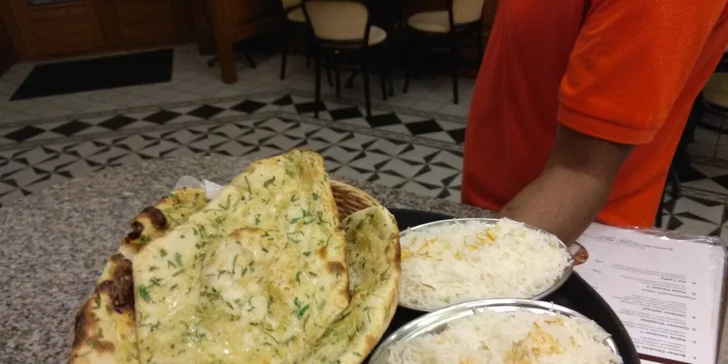 Indické menu pro dva: vegetariánské nebo kuřecí speciality podle výběru