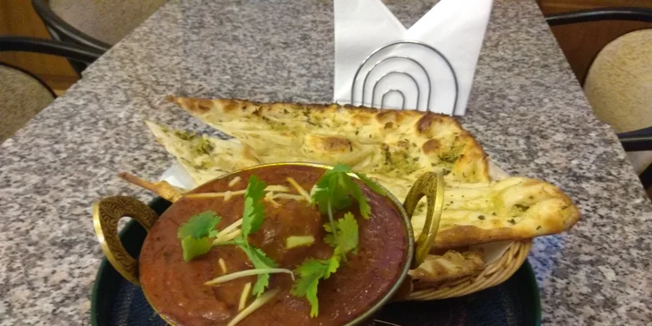Indické menu pro dva: vegetariánské nebo kuřecí speciality podle výběru