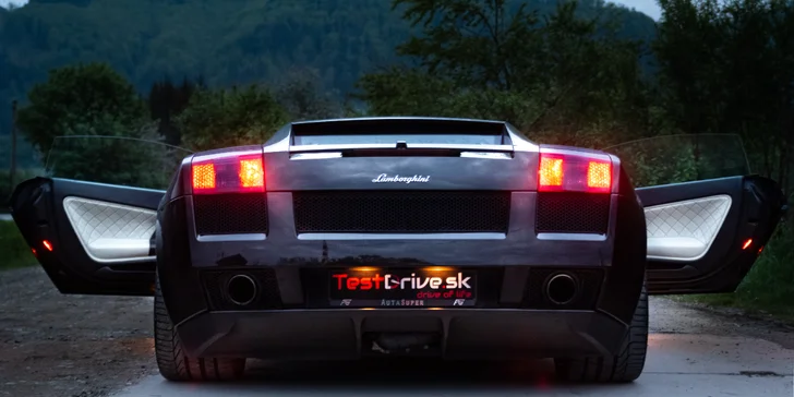 3–5 kol na technické trati v autě podle výběru: Mustang, Dodge, Nissan, Lamborghini i Ferrari